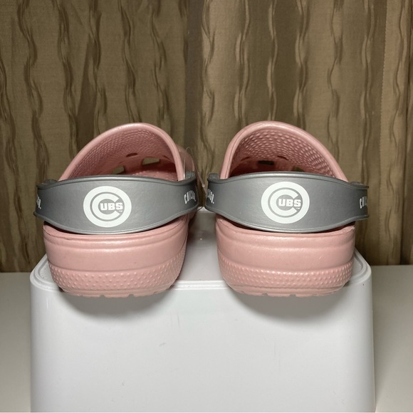 Crocs Chicago Cubs Pink Women's 4-5 XS Classic Clogs Pink Silver Unisex NWOT - Picture 8 of 15